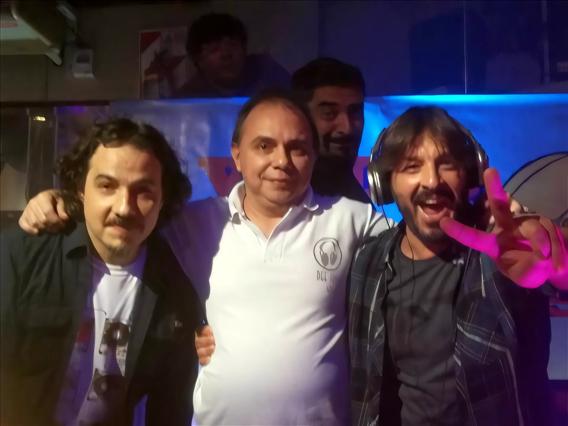 Marcelo Lally actuando en la novela Viuda e Hijas Telefe junto a Fernan Miras y Damian De Santo