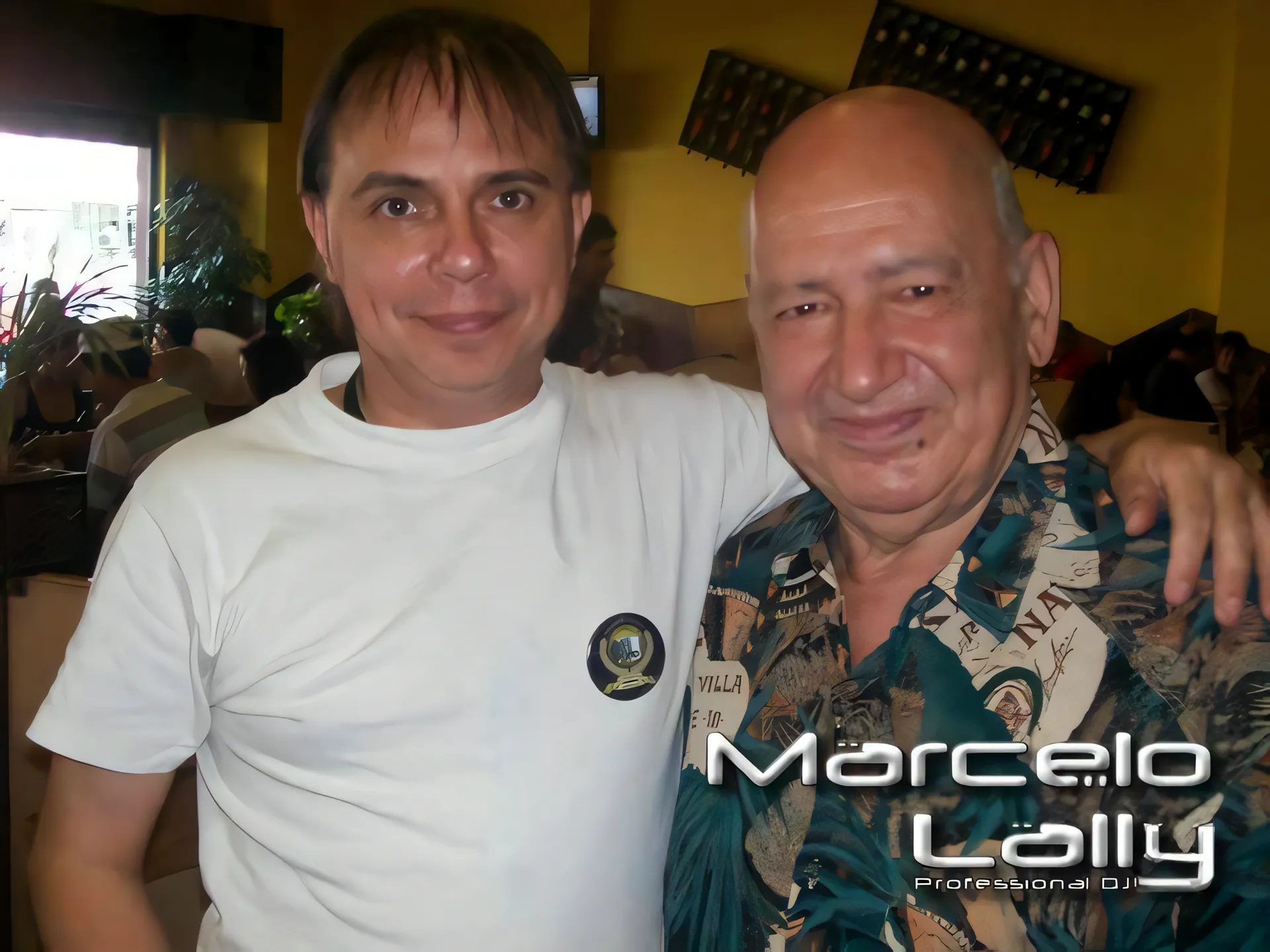 Esta foto fue sacada el dia de su ultimo cumpleaños en donde nos reunimos como 30 DJs para homenajearlo