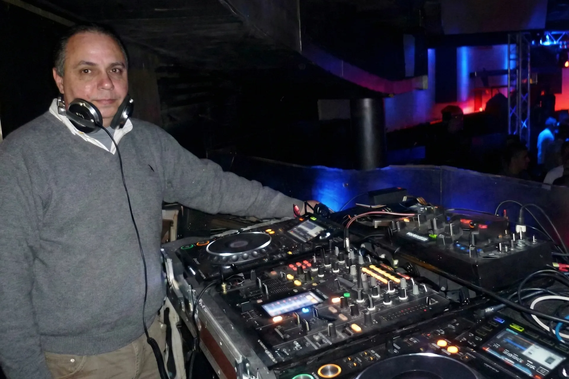 Detalle de mixer en cabina de Marcelo Lally